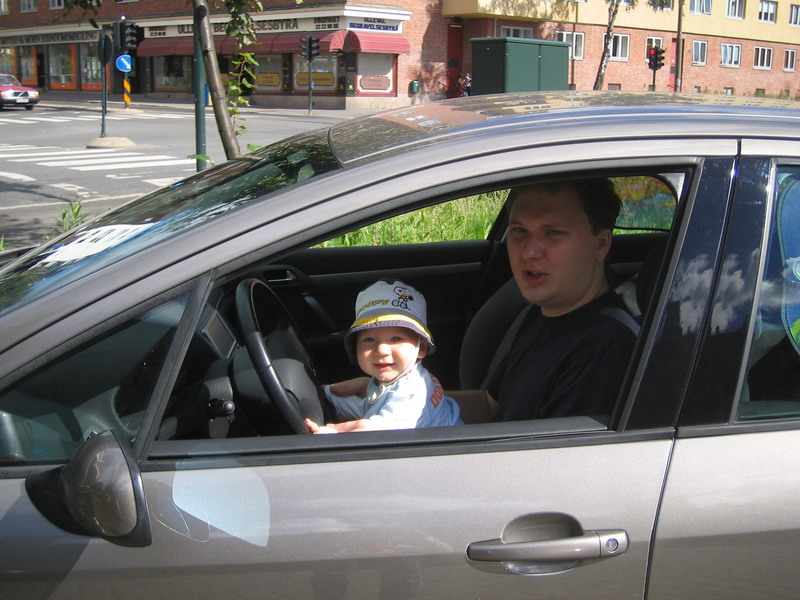 Учу папу водить машину :-)
